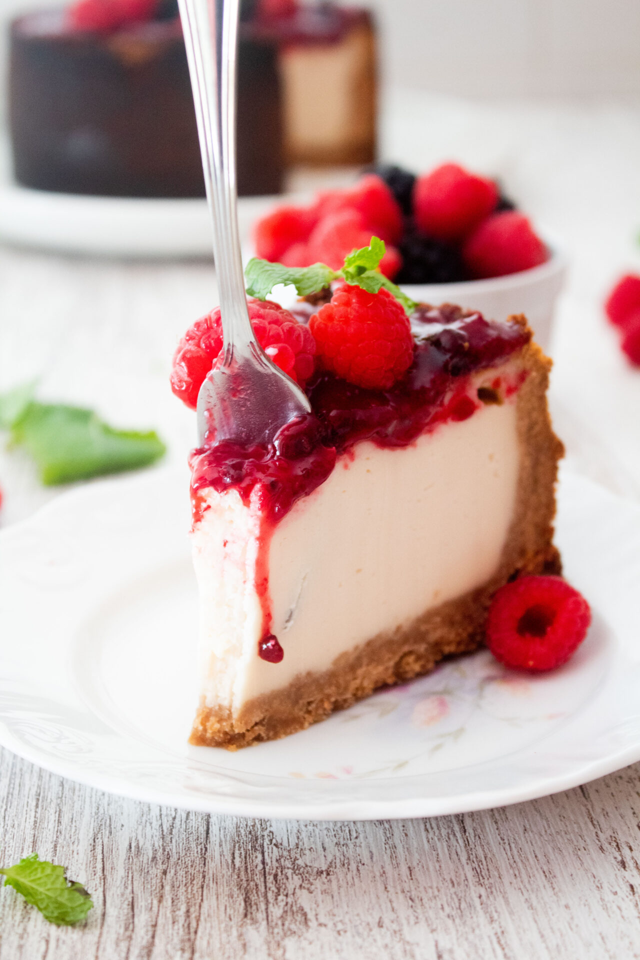 Cheesecake de forno com frutos vermelhos